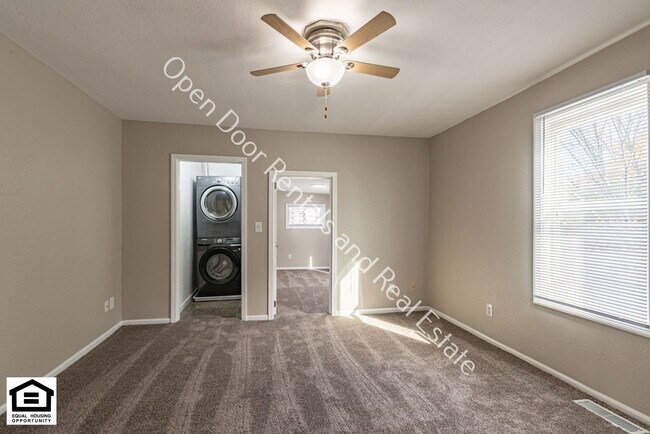 Building Photo - 733 3rd St