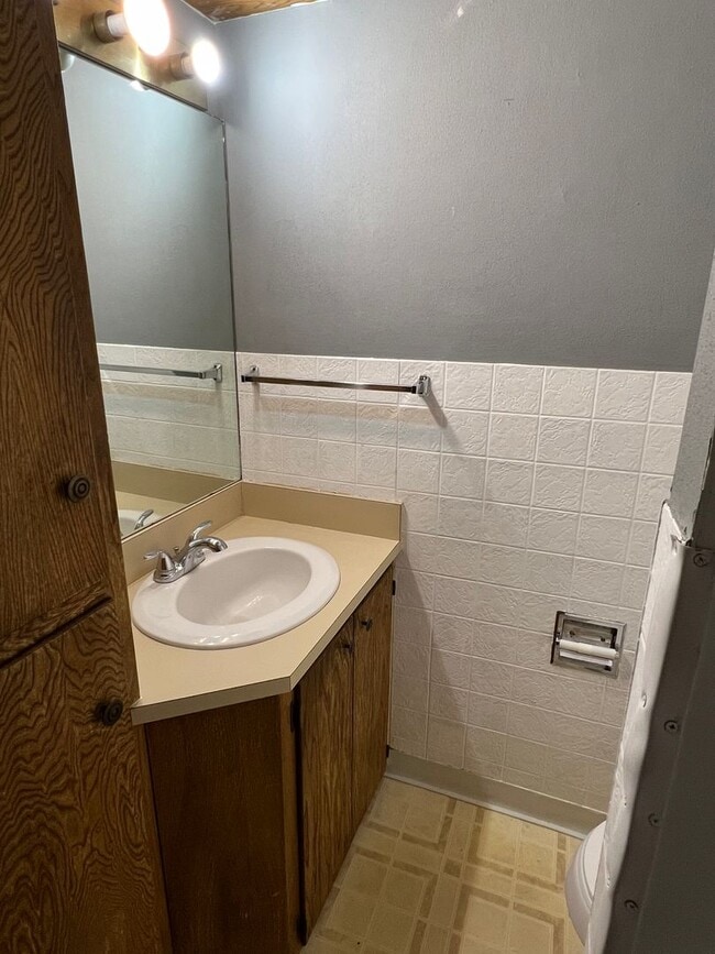 Building Photo - Charming 2 Bedroom In Little Italy Near Old Market and Downtown!!