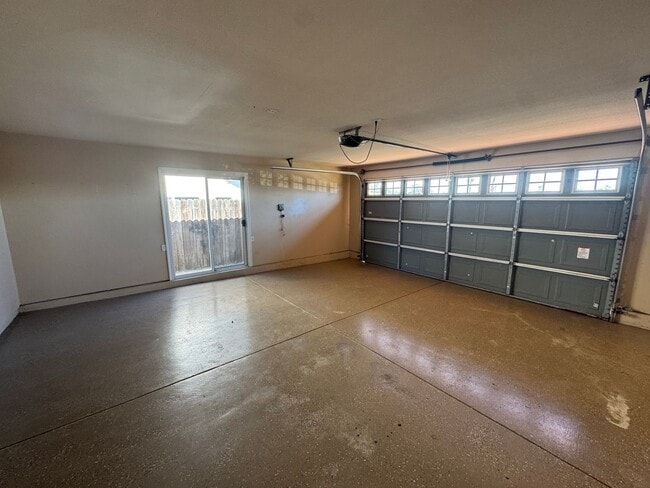 Building Photo - 4-Bedroom Home with Updated Kitchen and Co...