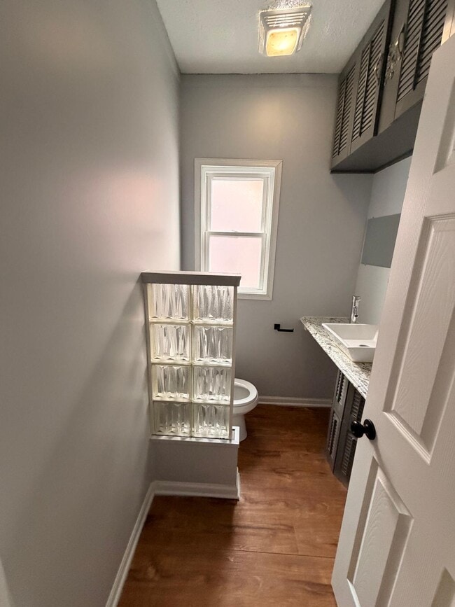 Building Photo - 7840 S Saginaw Ave