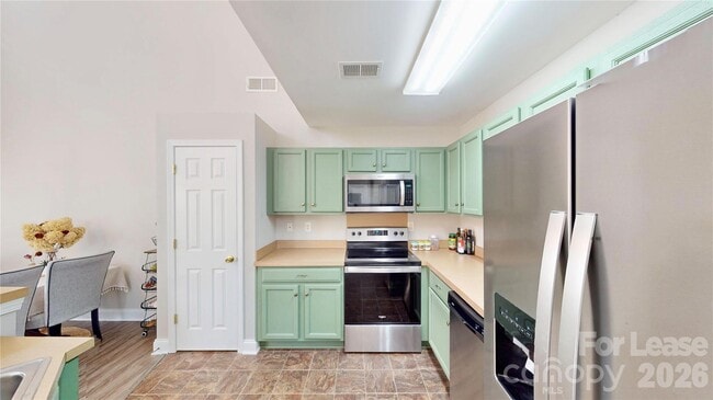 Building Photo - 447 Fawnbrook Ln