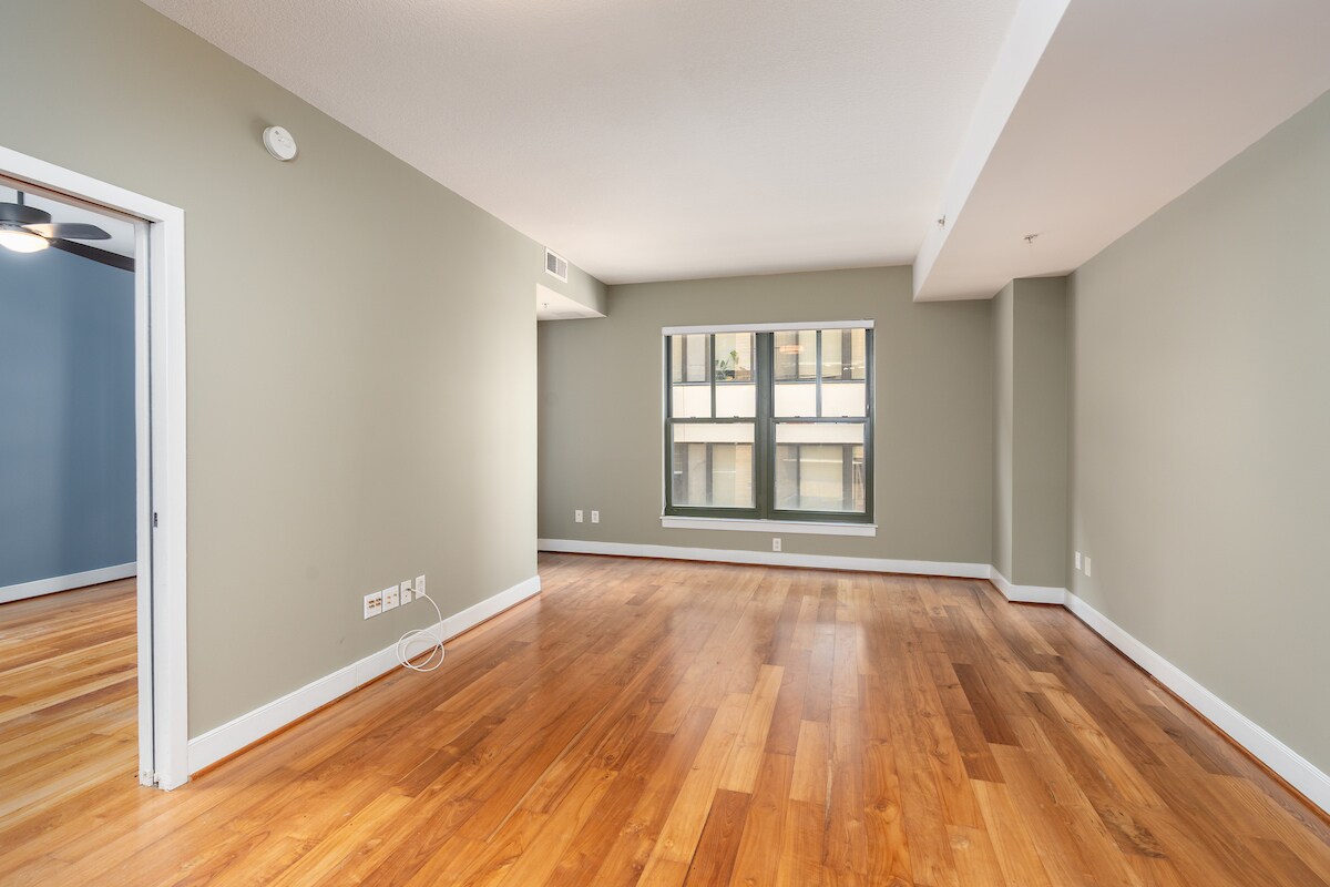 Building Photo - 910 M St NW