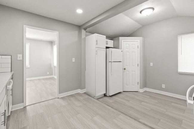 Building Photo - 3920 Vinton St