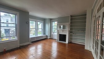 Building Photo - 158 Grand St