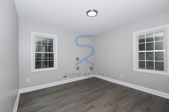 Building Photo - 157 Polar Rock Dr SW