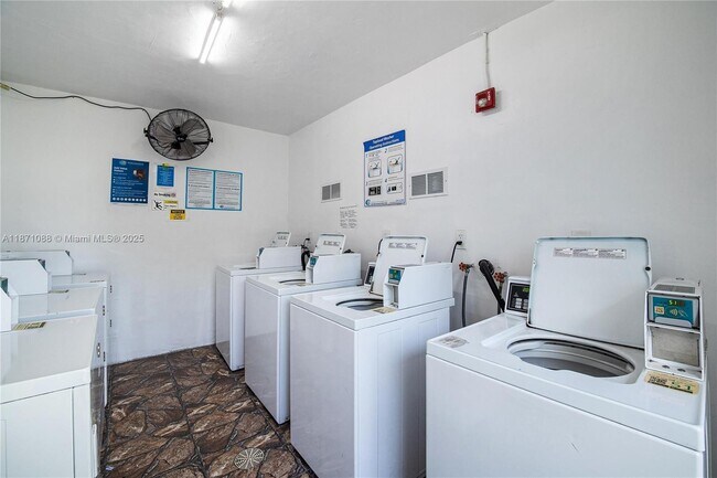 Building Photo - 7660 SW 82nd St