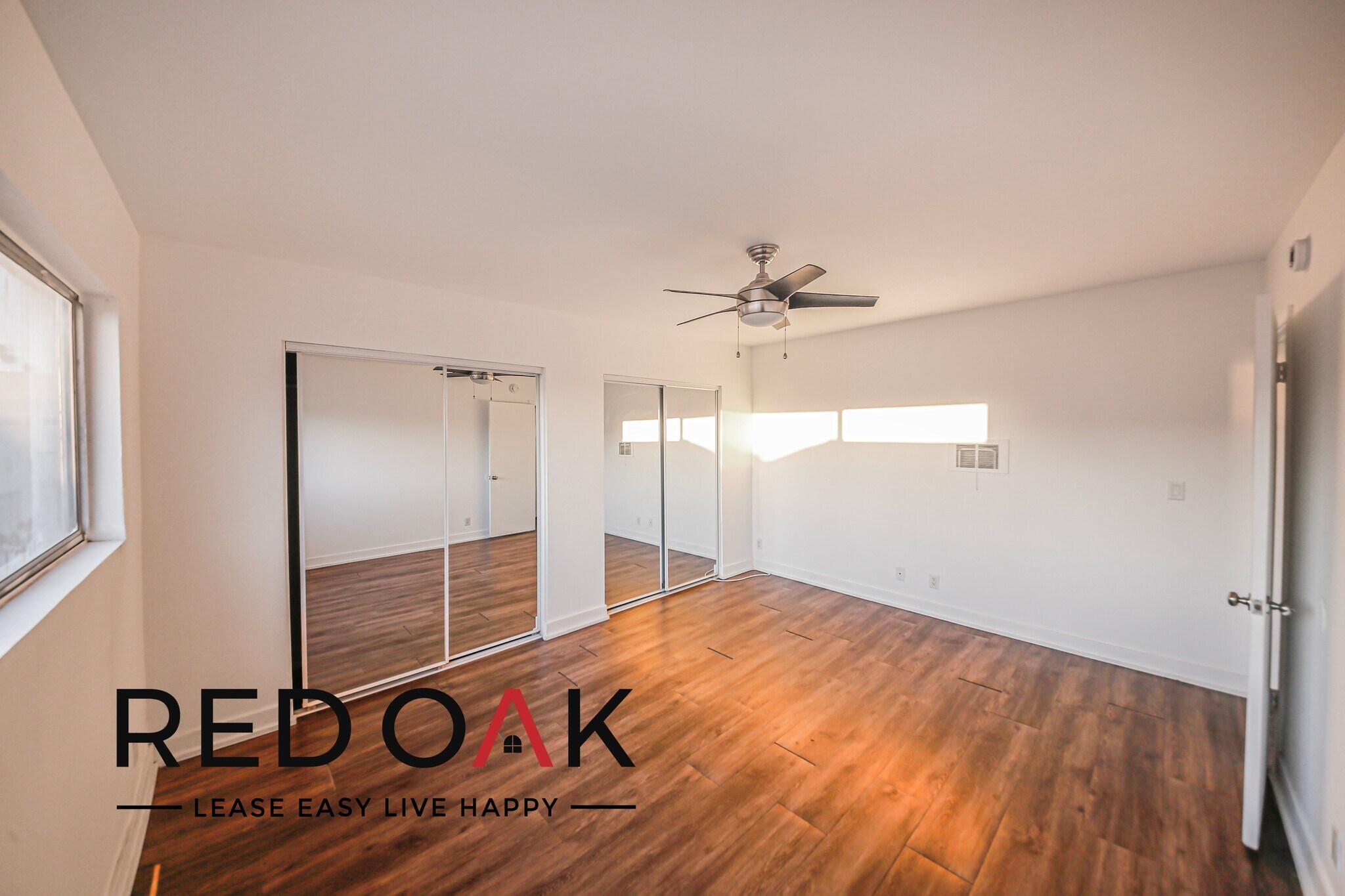 Building Photo - 5128 De Longpre Ave