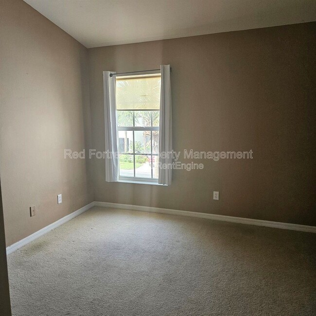 Building Photo - 8271 Village Edge Cir