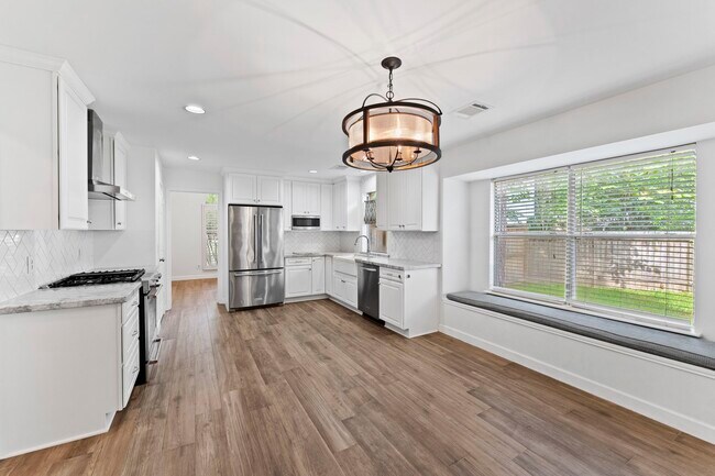 Building Photo - 34 Evening Song Ct