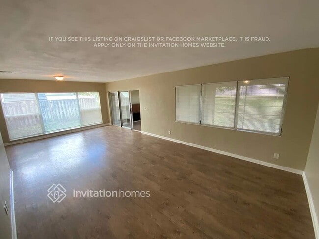 Building Photo - 126 S 11th St