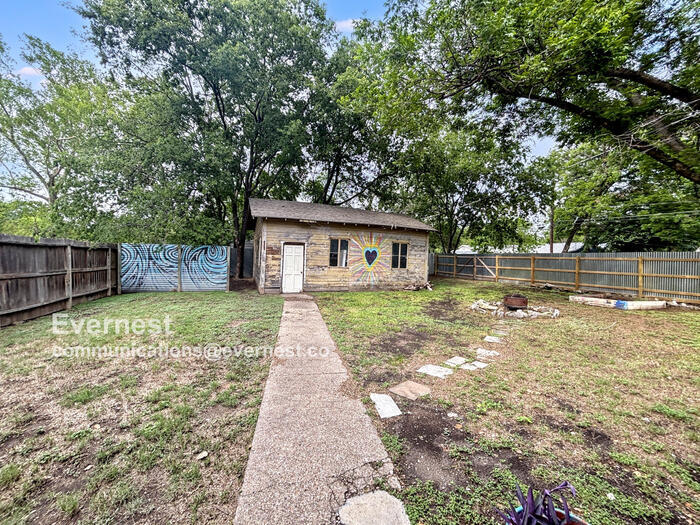 Building Photo - 208 Florence Dr