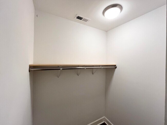 Building Photo - **OFFERING REFUNDABLE APPLICATION FEES & $150 MOVE IN PROMOTION** Newly Remodeled 3BD, 2BA Raleig...