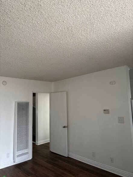 Living Room - 15106 W Magnolia Blvd