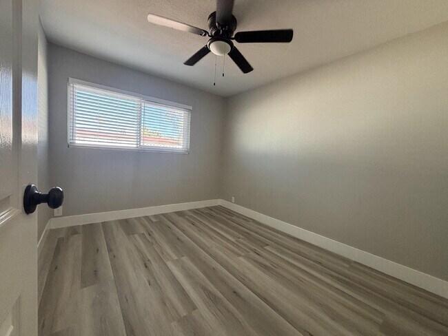 Building Photo - 3BR/2BA Single-Story — Minutes to Strip & Airport