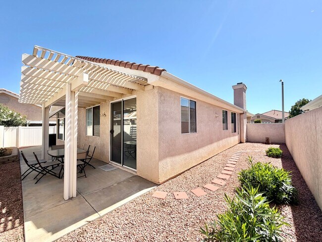 Building Photo - Beautiful 55+ Community 2 Bedroom + Den Home with INCLUDED Solar & Premium Amenities