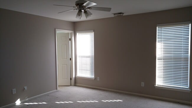 Building Photo - TOWNHOME IN SOUTHWEST MECKLENBURG/2 BR 2.5 BATH