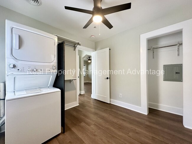 Building Photo - Beautifully Updated 2-Bedroom Home w/ 2-Car Garage Near Martin Road Park!