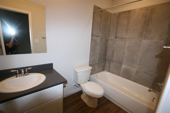 Building Photo - 217 Peruna Dr