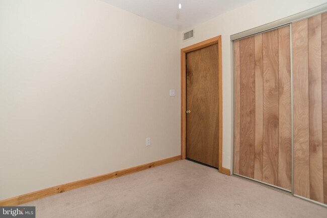 Building Photo - 346 Thornridge Dr