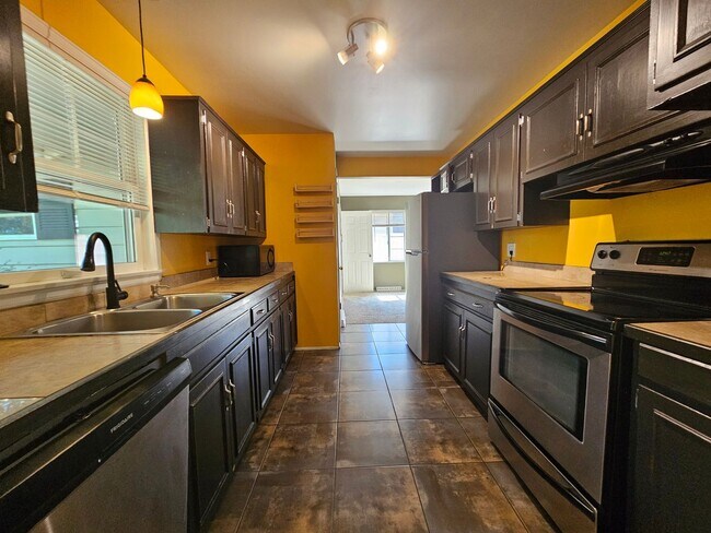 Building Photo - Spacious SE Denver Ranch - Virginia Villag...
