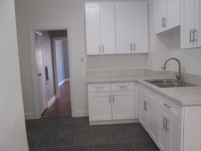 Building Photo - 908 N Martel Ave