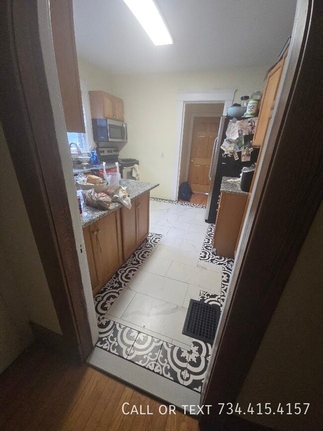 Building Photo - 818 Packard St