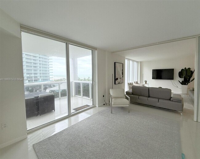 Building Photo - 10275 Collins Ave