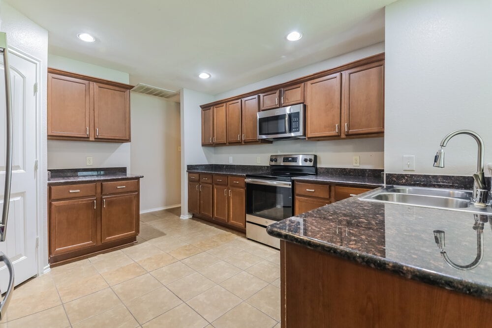 Building Photo - 2116 Meadow View Dr