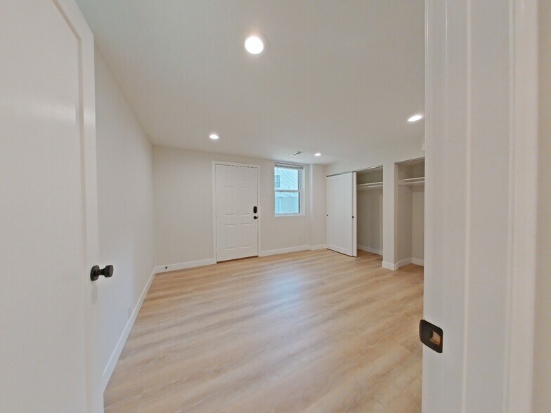 Building Photo - 287 Caroline Ave