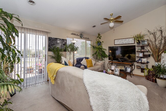 Building Photo - 1439 Prairie Dr