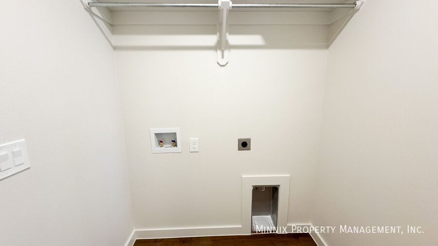 Building Photo - 2131 Langford Ave