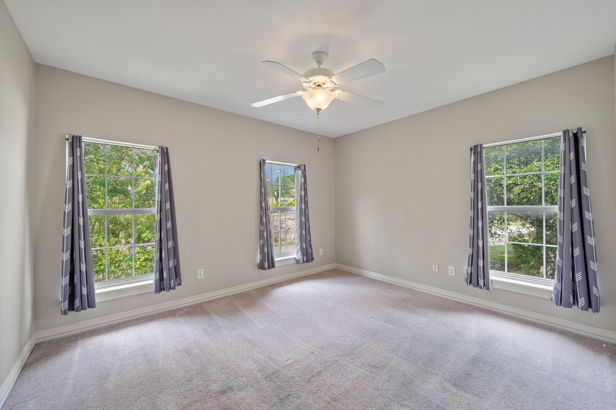 Building Photo - 10809 Range View Dr