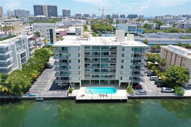 Primary Photo - 9500 W Bay Harbor Dr