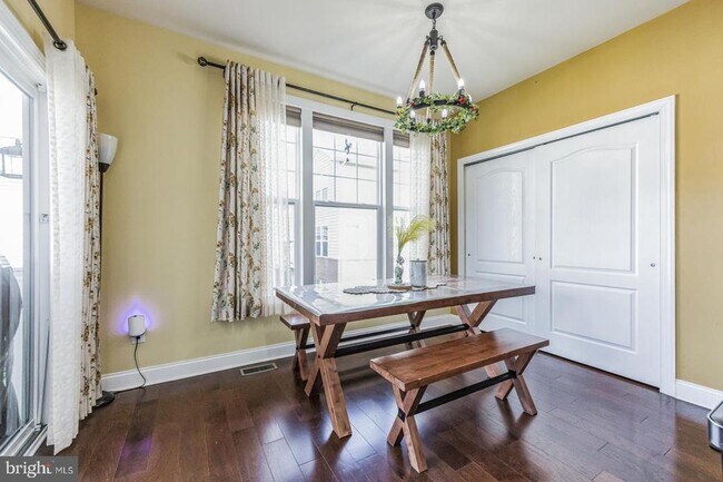 Building Photo - 105 Elton Farm Cir