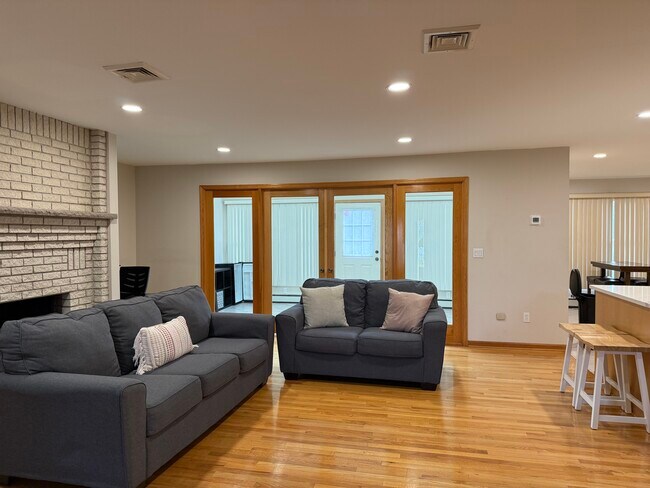 Building Photo - 49 Orris Ave