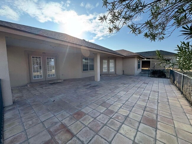 Building Photo - 123 La Paloma Dr