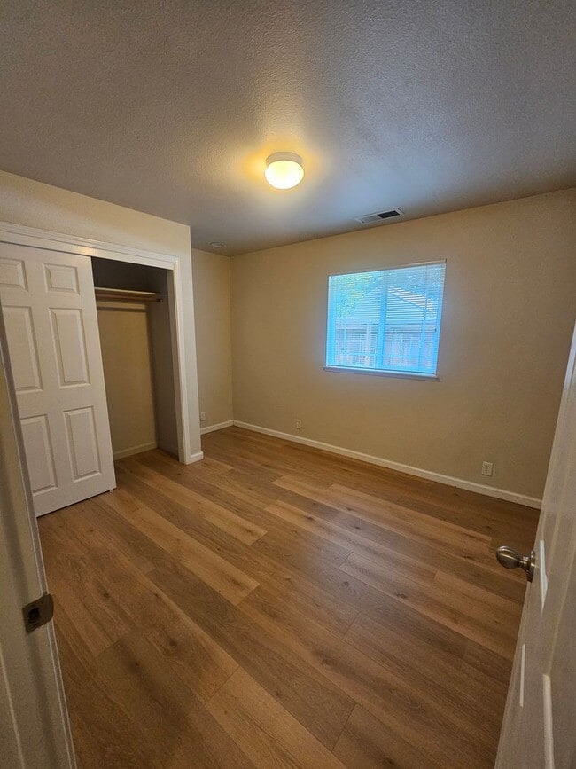Building Photo - Spacious 3-Bed, 2-Bath Duplex with Private...