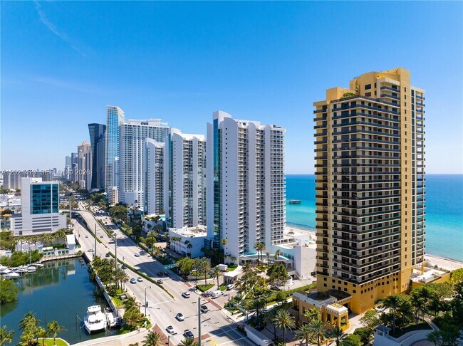 Building Photo - 16275 Collins Ave
