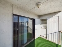 Building Photo - 2824 S Bartell Dr