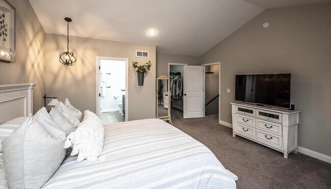 Owner Suite 2 - 14185 Adelaide Ave