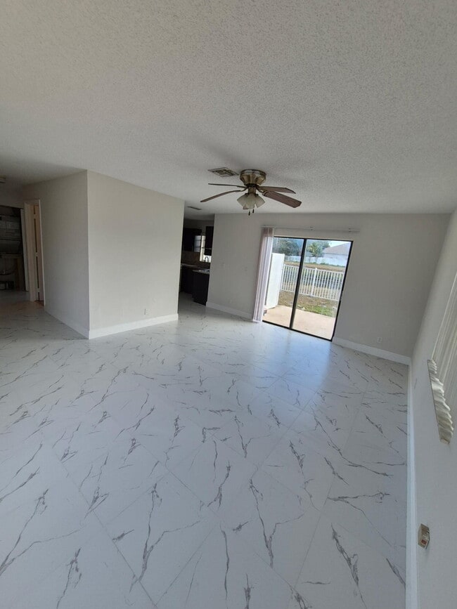 Building Photo - 3198 49th Ln S