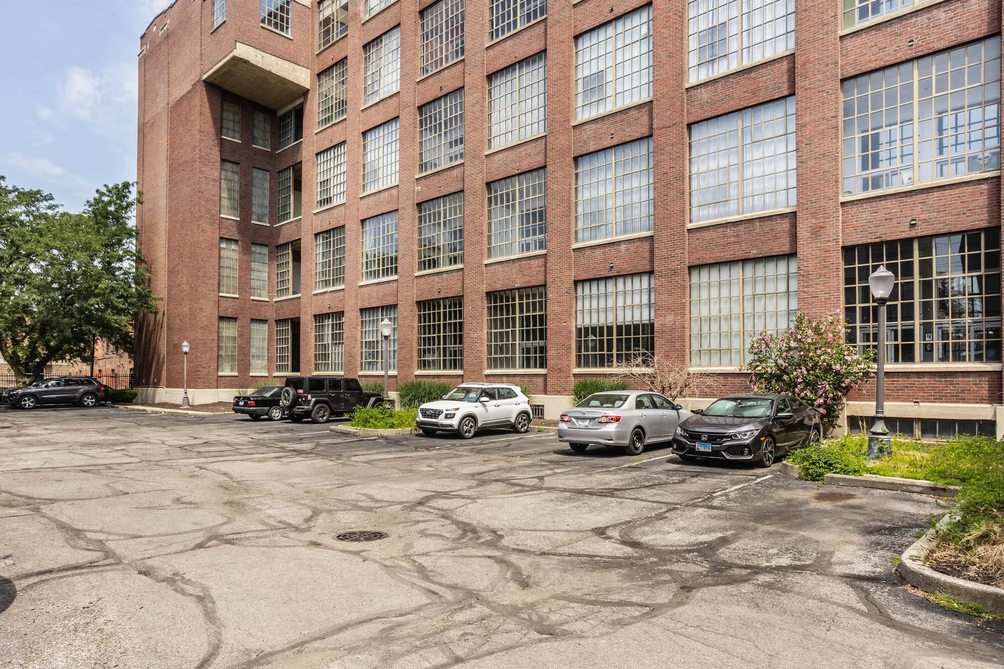 Building Photo - 611 N Park Ave