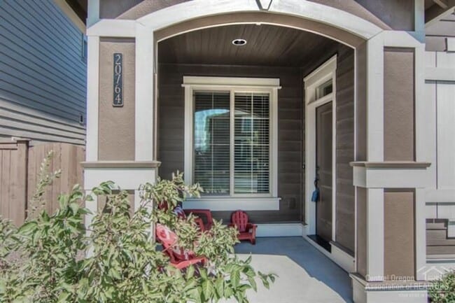 Building Photo - NE 3 Bdrm, 2.5 Bath 1450 sq ft House w/AC and Gas Heat,  All Appliances, Dbl Garage