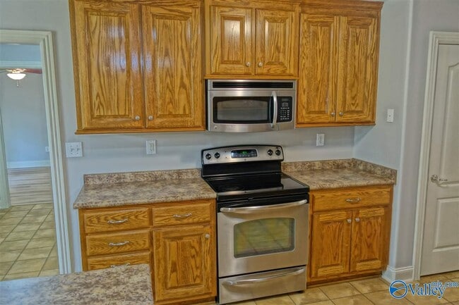 Building Photo - 16992 Woodhaven Dr