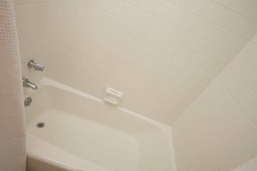 Building Photo - 596 L Ombre Ct NE