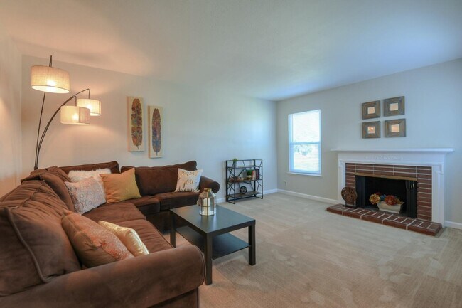 Building Photo - 546 Woodstock Way