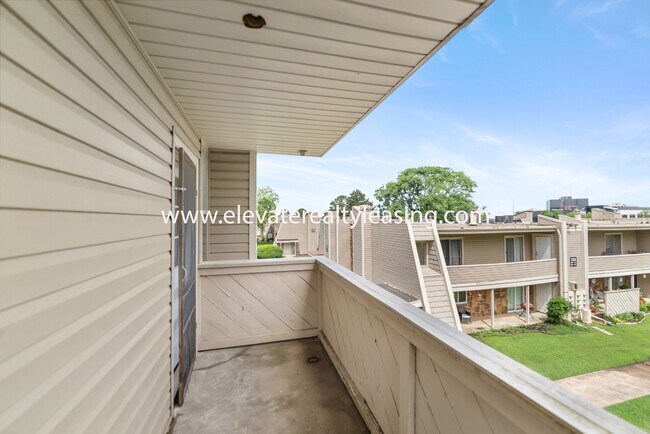 Building Photo - 7371 S Yale Ave