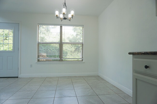 Building Photo - 127 Bronze Cir