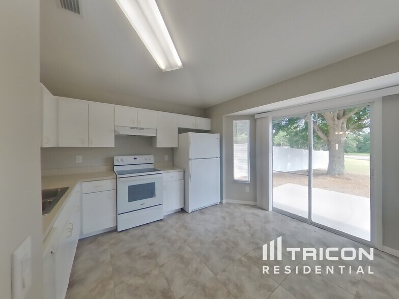 Building Photo - 1404 Marsh Wood Dr