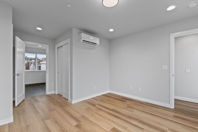 Building Photo - Stunning Brand-New Ballard Townhome with Air Conditioning